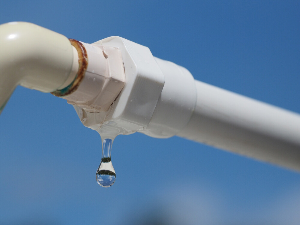 how to fix polybutylene pipe leak