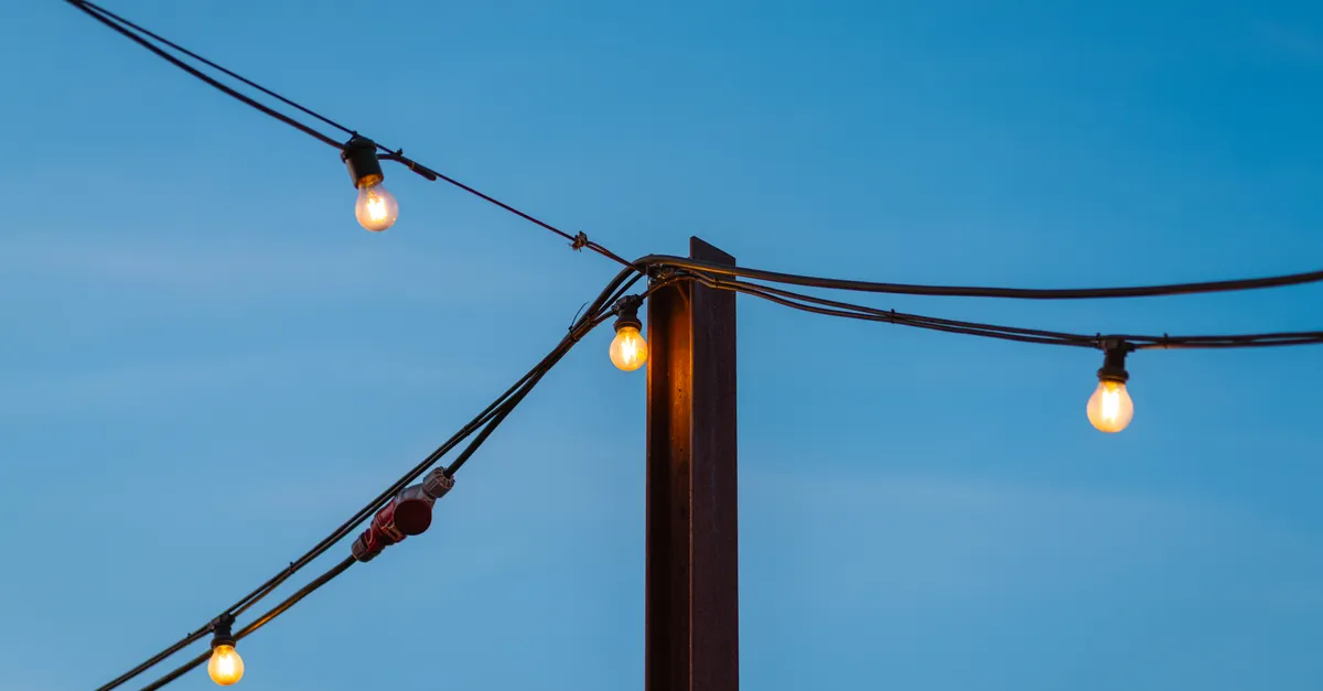 Quick Comparison — solar vs electric outdoor lights