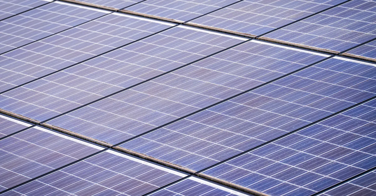 Quick Comparison — solar panels vs traditional energy sources